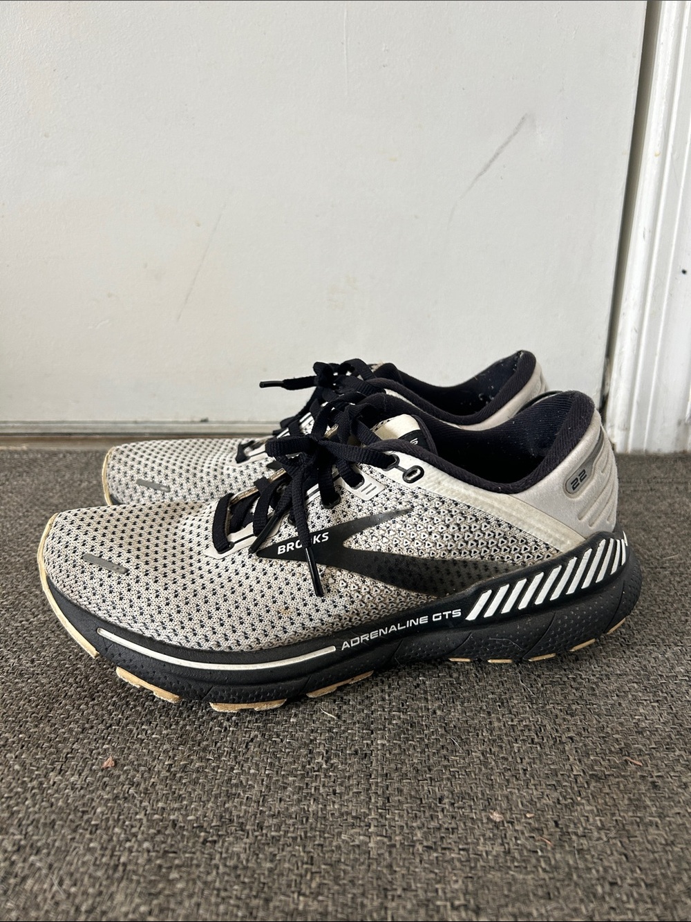 Brooks Adrenaline GTS women’s Running Shoes — Gray and Black